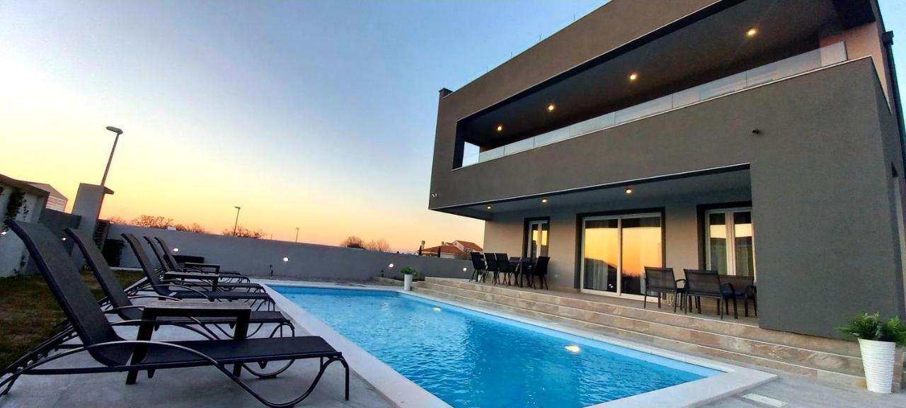 Villa Tia With Heated Pool & Jacuzzi Murvica  Exterior foto